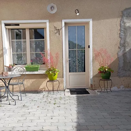 Logis Douillet Plein Centre Du Village Διαμέρισμα *