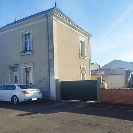 Διαμέρισμα Logis Douillet Plein Centre Du Village Aubigné-Racan