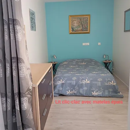 Logis Douillet Plein Centre Du Village *