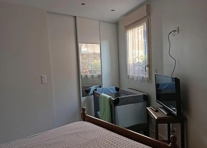 Logis Douillet Plein Centre Du Village Apartment