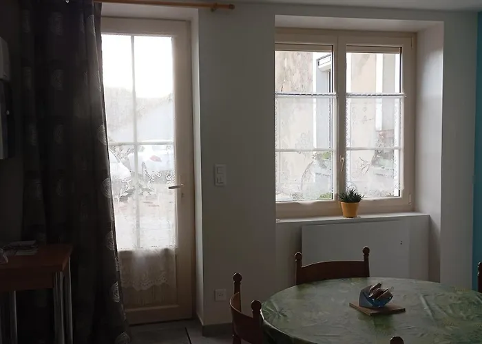 Logis Douillet Plein Centre Du Village Aubigné-Racan