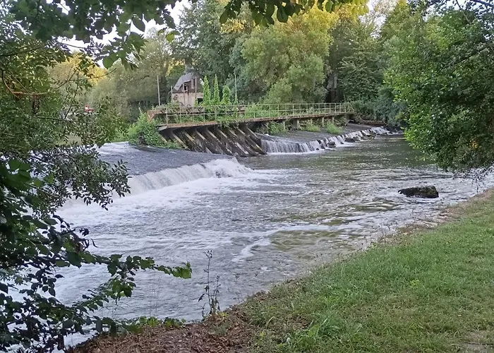 Logis Douillet Plein Centre Du Village
